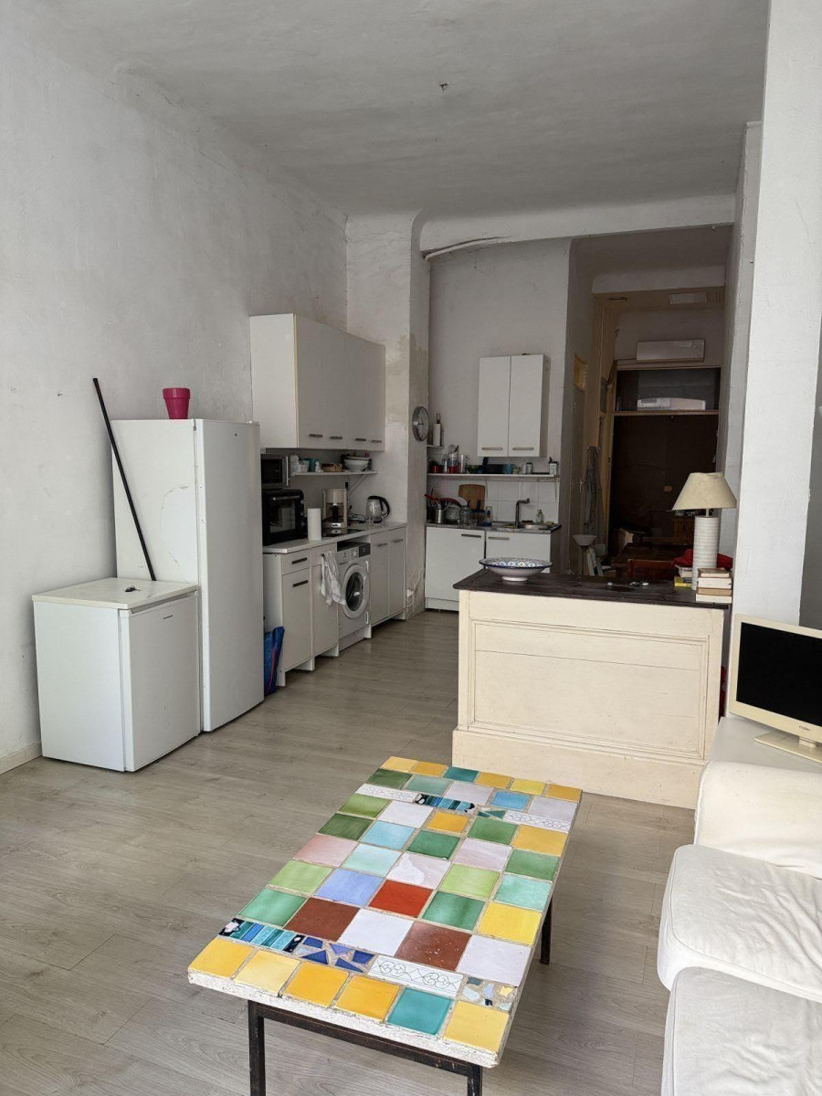 
                                                Location
                                                 Loft pour deux étudiants. Au centre de Marseille.