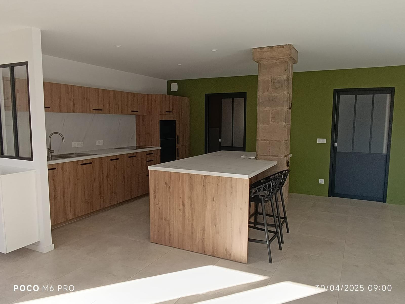 
                                                Location
                                                 Loft style atelier rdc dans village