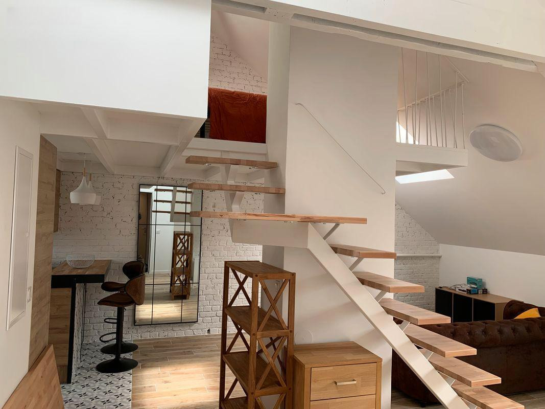 
                                                Location
                                                 Loft tout confort et meublé  42m² refait à neuf