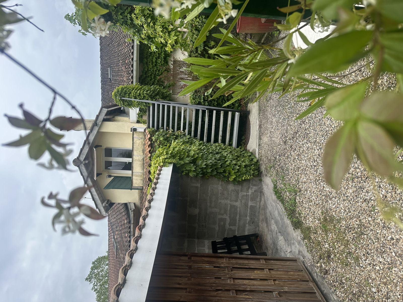 
                                                Location
                                                 Logement, atypique 110 m²