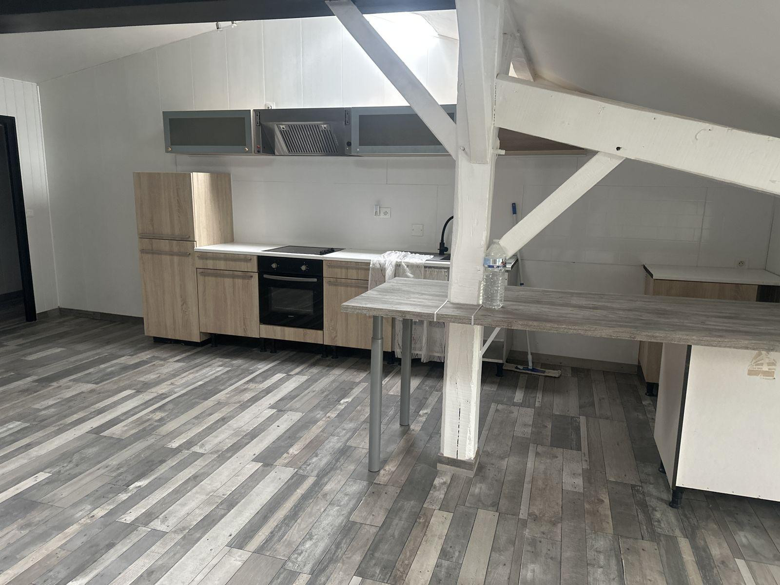 
                                                Location
                                                 Logement, atypique 110 m²
