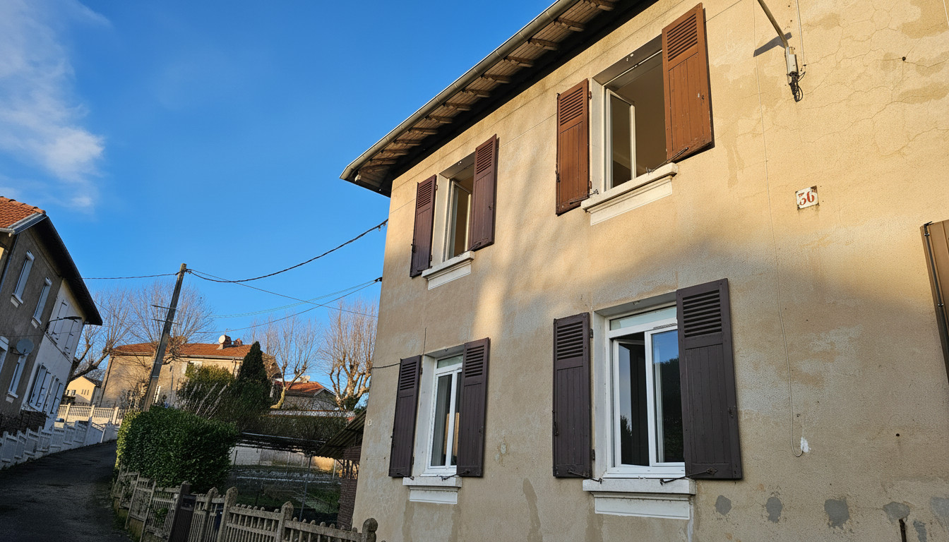 
                                                Vente
                                                 LOGEMENT AVEC JARDIN DE 190 M² AUX CITES GILETS