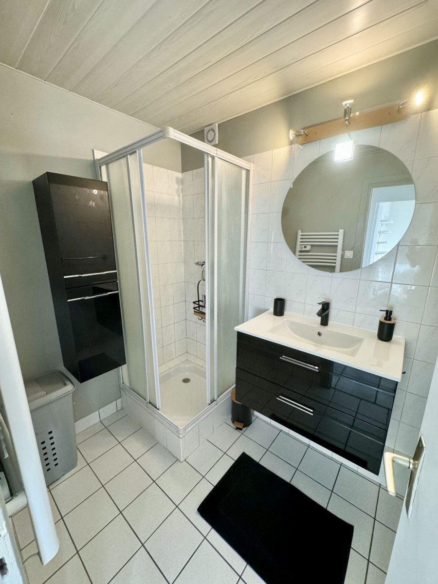 
                                                Location
                                                 Logement calme