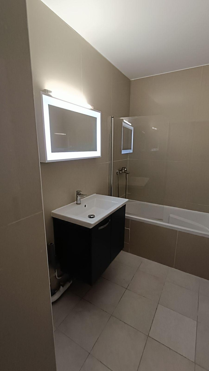 
                                                Location
                                                 Logement familial / Colocation meublée de standing