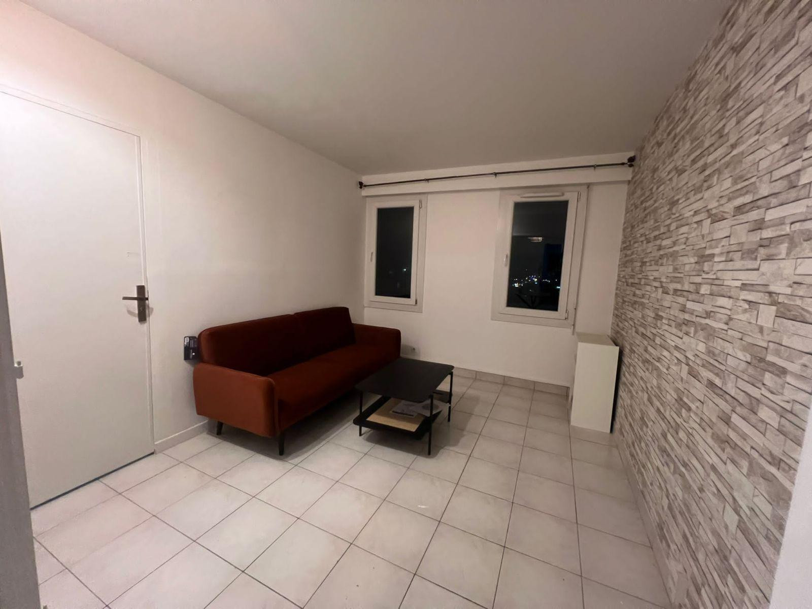 
                                                Location
                                                 Logement familial / Colocation meublée de standing