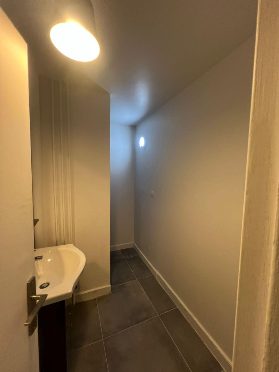 
                                                Location
                                                 Logement familial / Colocation meublée de standing