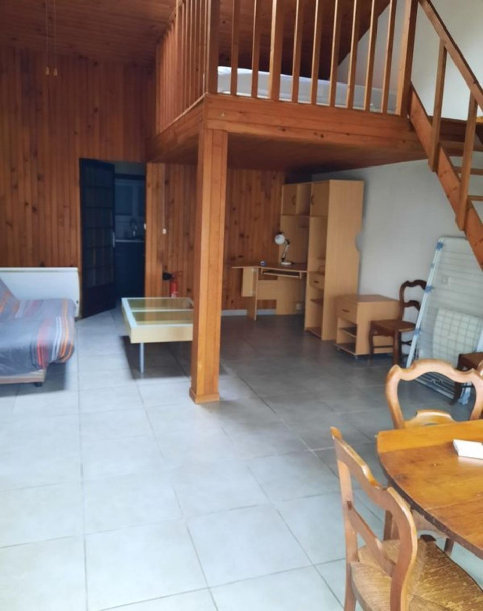 
                                                Location
                                                 Logement idéal étudiant, calme proche de la ville