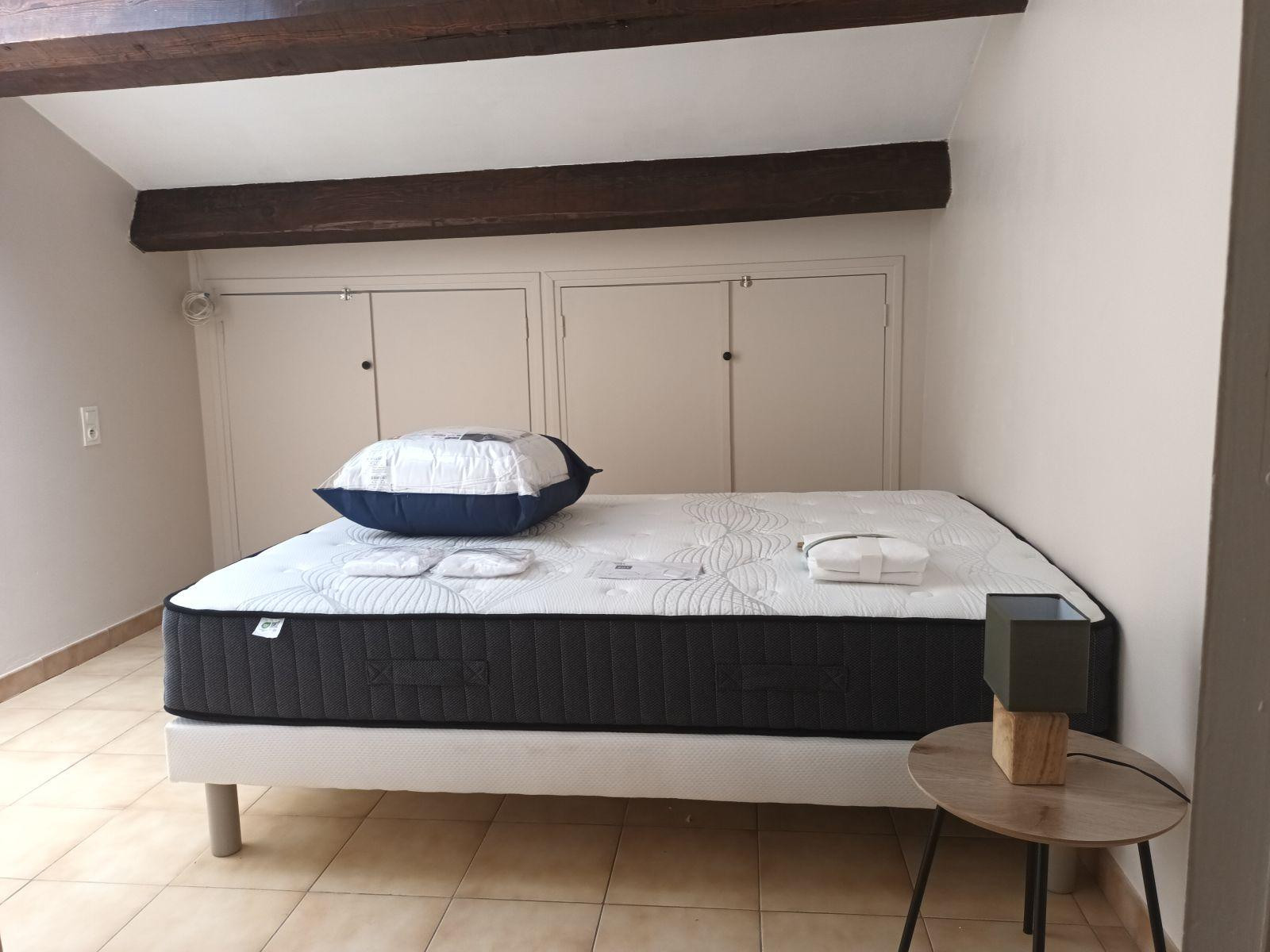 
                                                Location
                                                 Logement situé dans un bel immeuble bourgeois