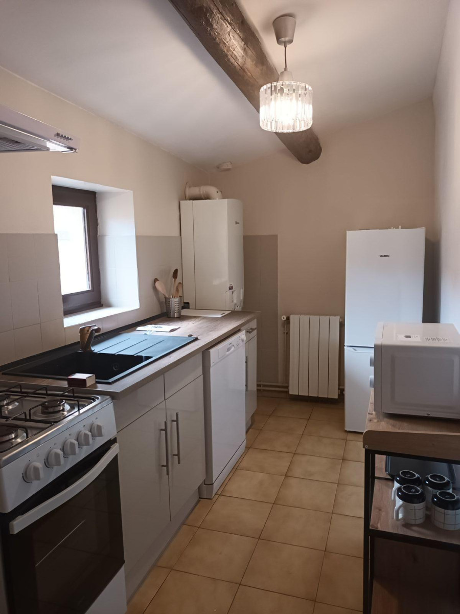 
                                                Location
                                                 Logement situé dans un bel immeuble bourgeois