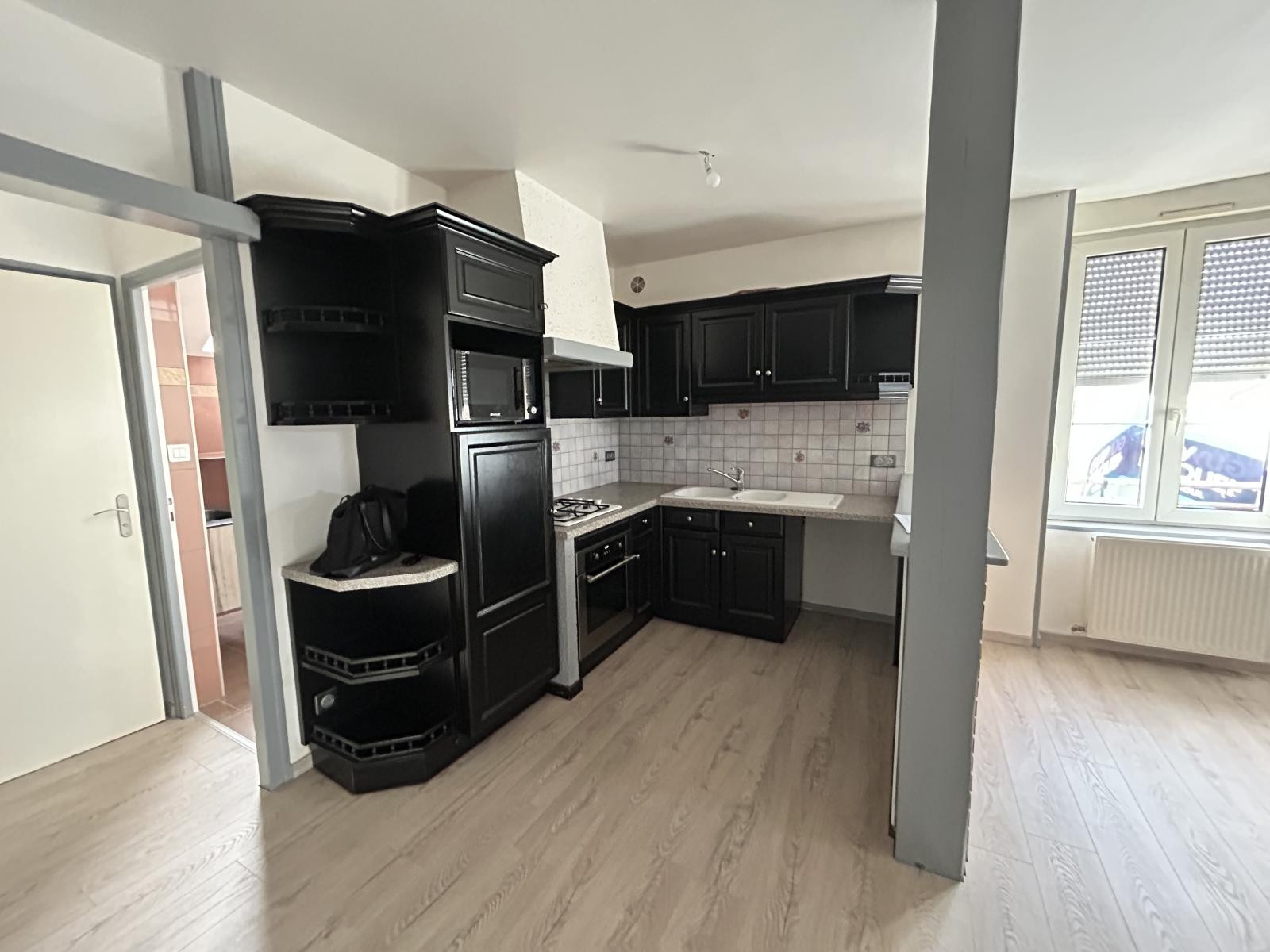 
                                                Location
                                                 Logement situé proche du centre dans une rue calme