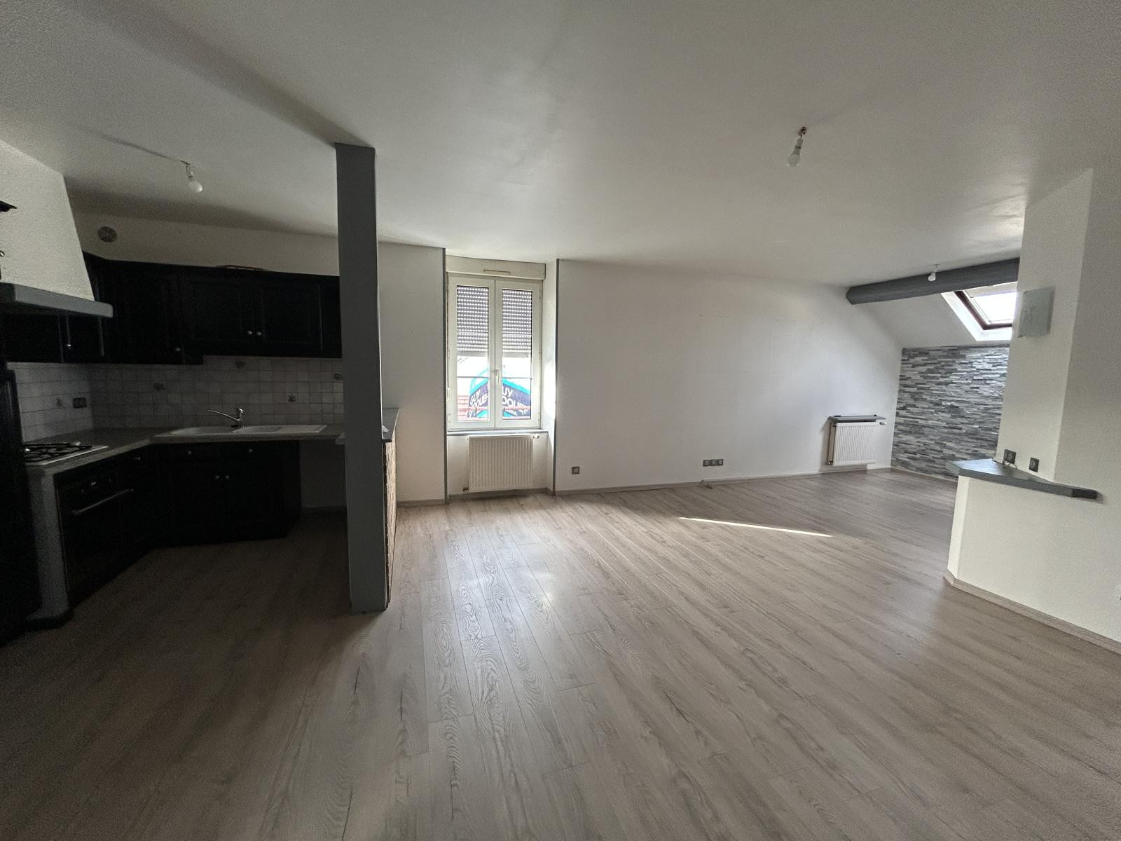 
                                                Location
                                                 Logement situé proche du centre dans une rue calme