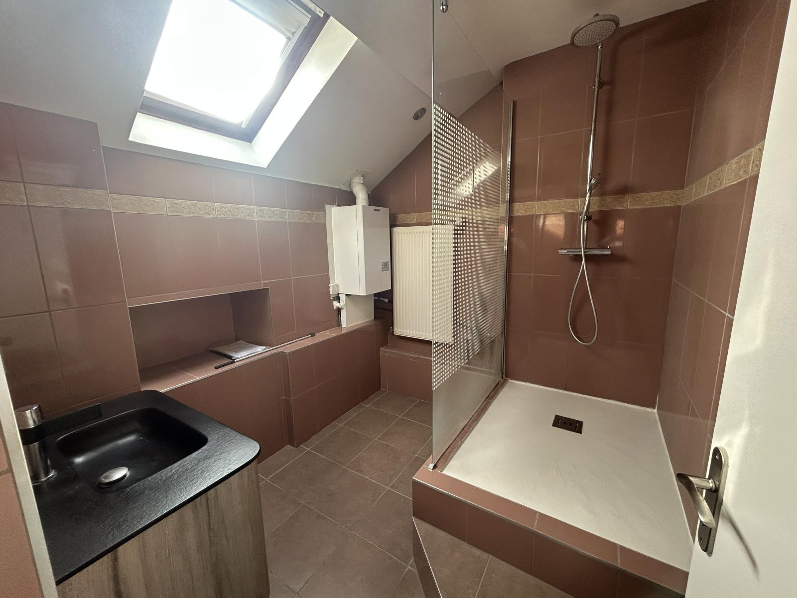 
                                                Location
                                                 Logement situé proche du centre dans une rue calme