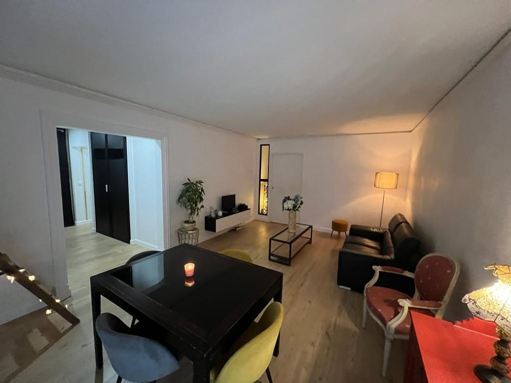 
                                                Location
                                                 Logement spacieux et lumineux