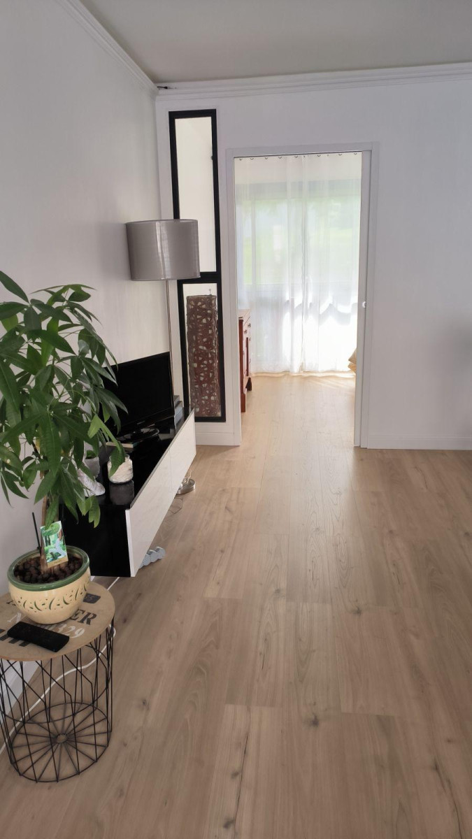 
                                                Location
                                                 Logement spacieux et lumineux
