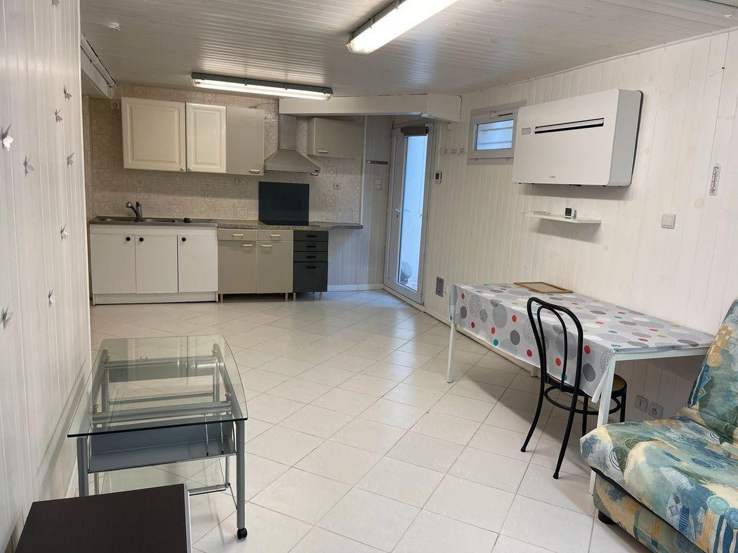 
                                                Location
                                                 Logement spécial étudiant(e) 46m²