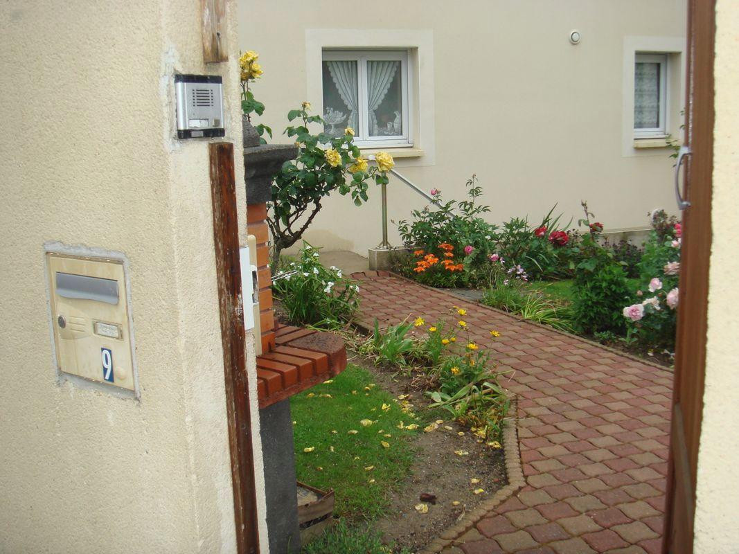 
                                                Location
                                                 Logement spécial étudiant(e) 46m²