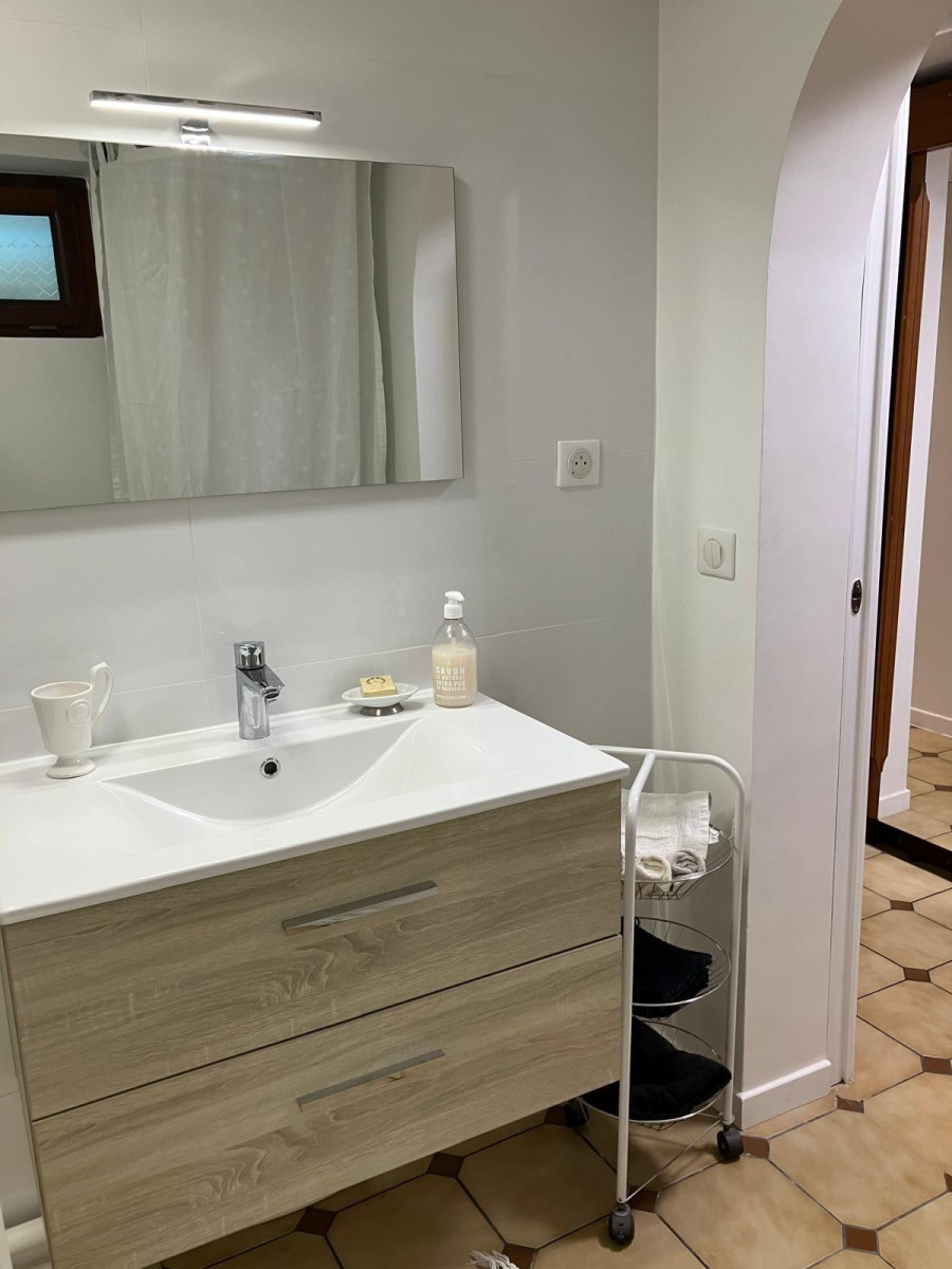 
                                                Location
                                                 Logement T1, élégant et central