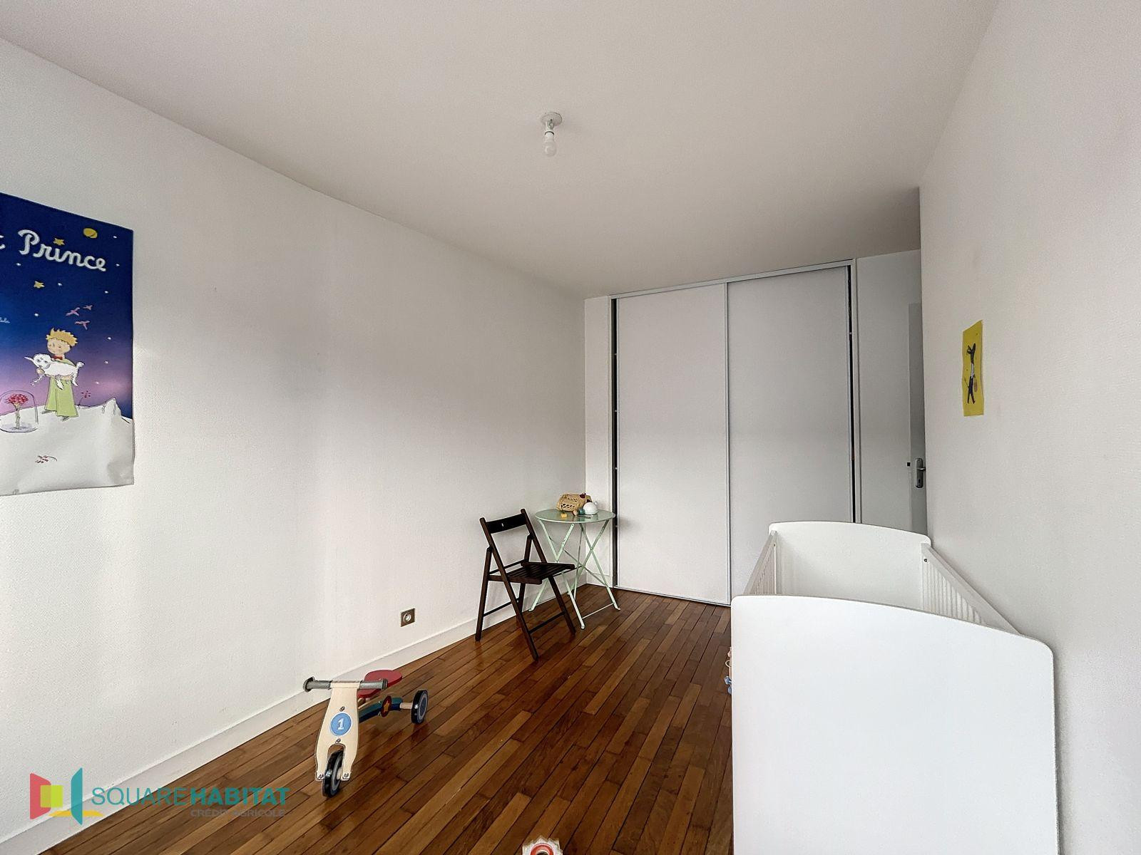 
                                                Location
                                                 Logement T3 dans immeuble calme avec 2 logements .