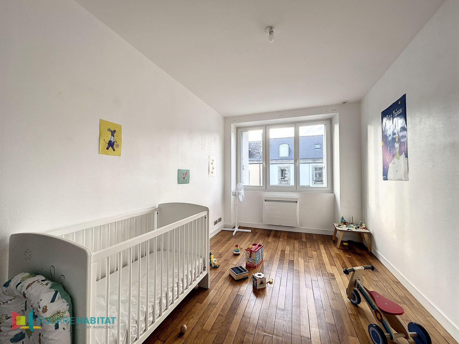 
                                                Location
                                                 Logement T3 dans immeuble calme avec 2 logements .