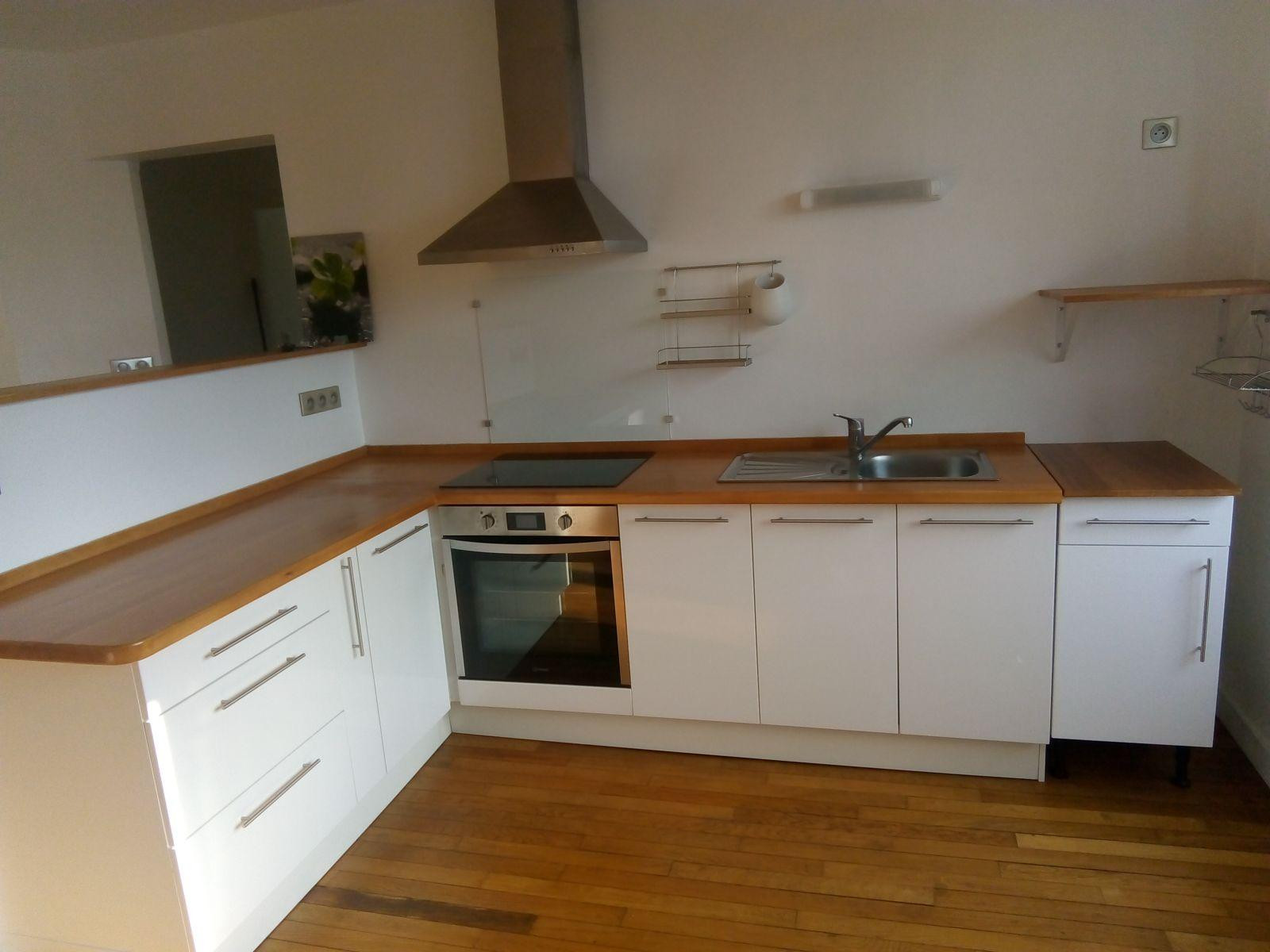 
                                                Location
                                                 Logement T3 dans immeuble calme avec 2 logements .