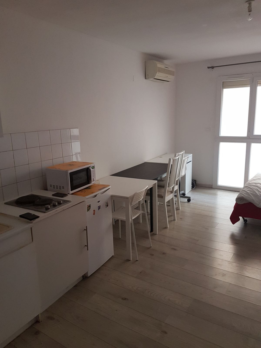 
                                                Location
                                                 Logement très calme et centre ville à proximité
