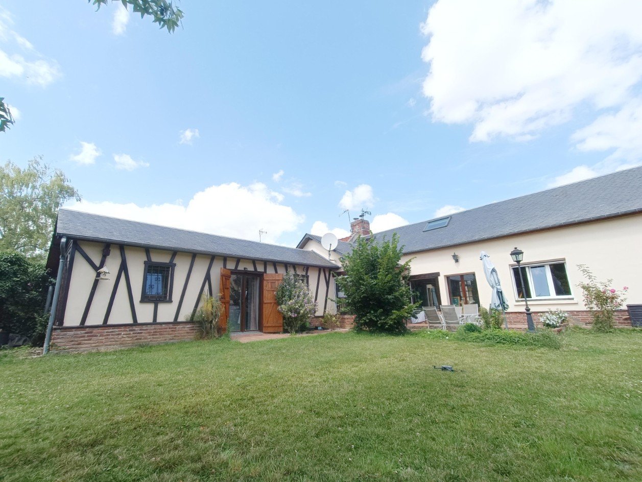 
                                                Vente
                                                 Longère 4 chambres terrain grand garage