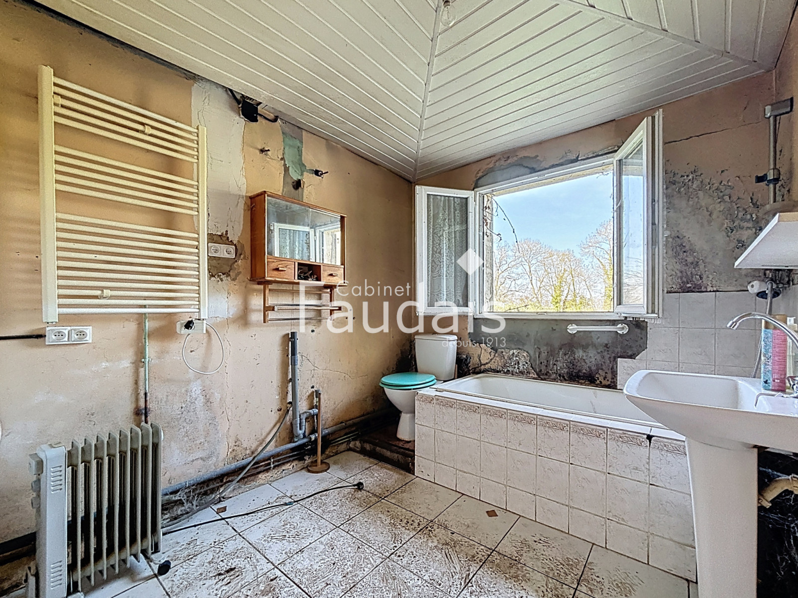 
                                                Vente
                                                 Longère à rénover - Proche Saint-Lô et gare de Lison