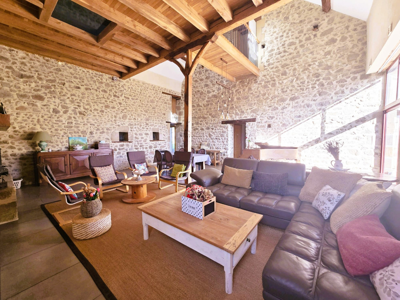 
                                                Vente
                                                 Maison de caractère (Longère bourbonnaise rénovée)