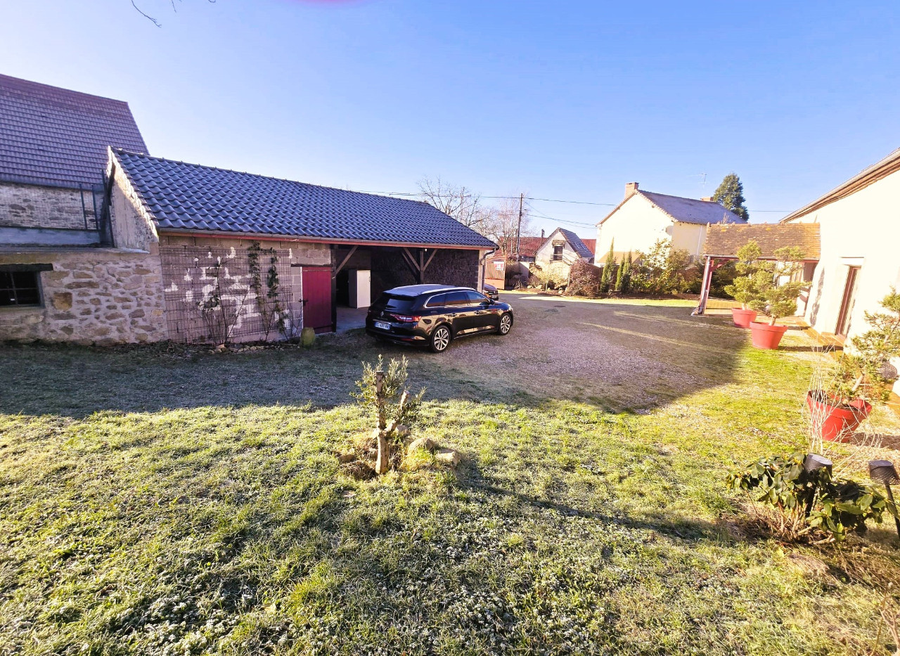 
                                                Vente
                                                 Maison de caractère (Longère bourbonnaise rénovée)