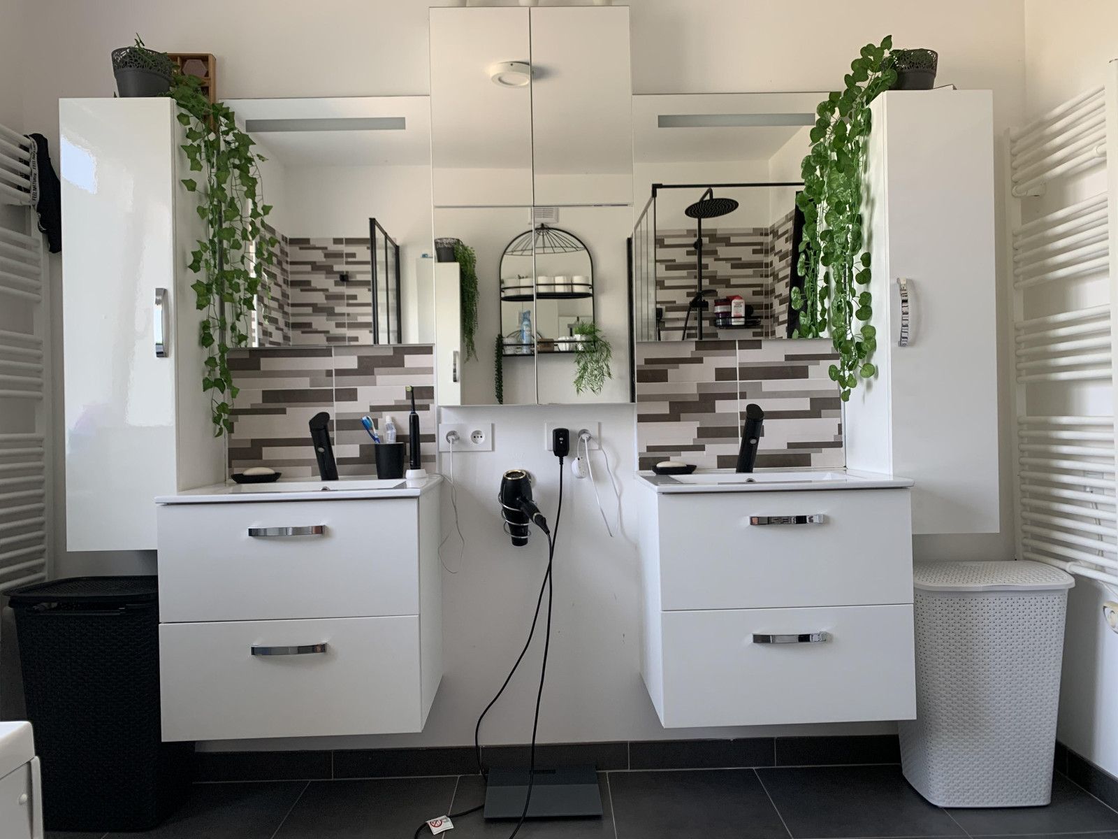 
                                                Vente
                                                 LONGÈRE EN PIERRE – 4 CHAMBRES – DÉPENDANCES