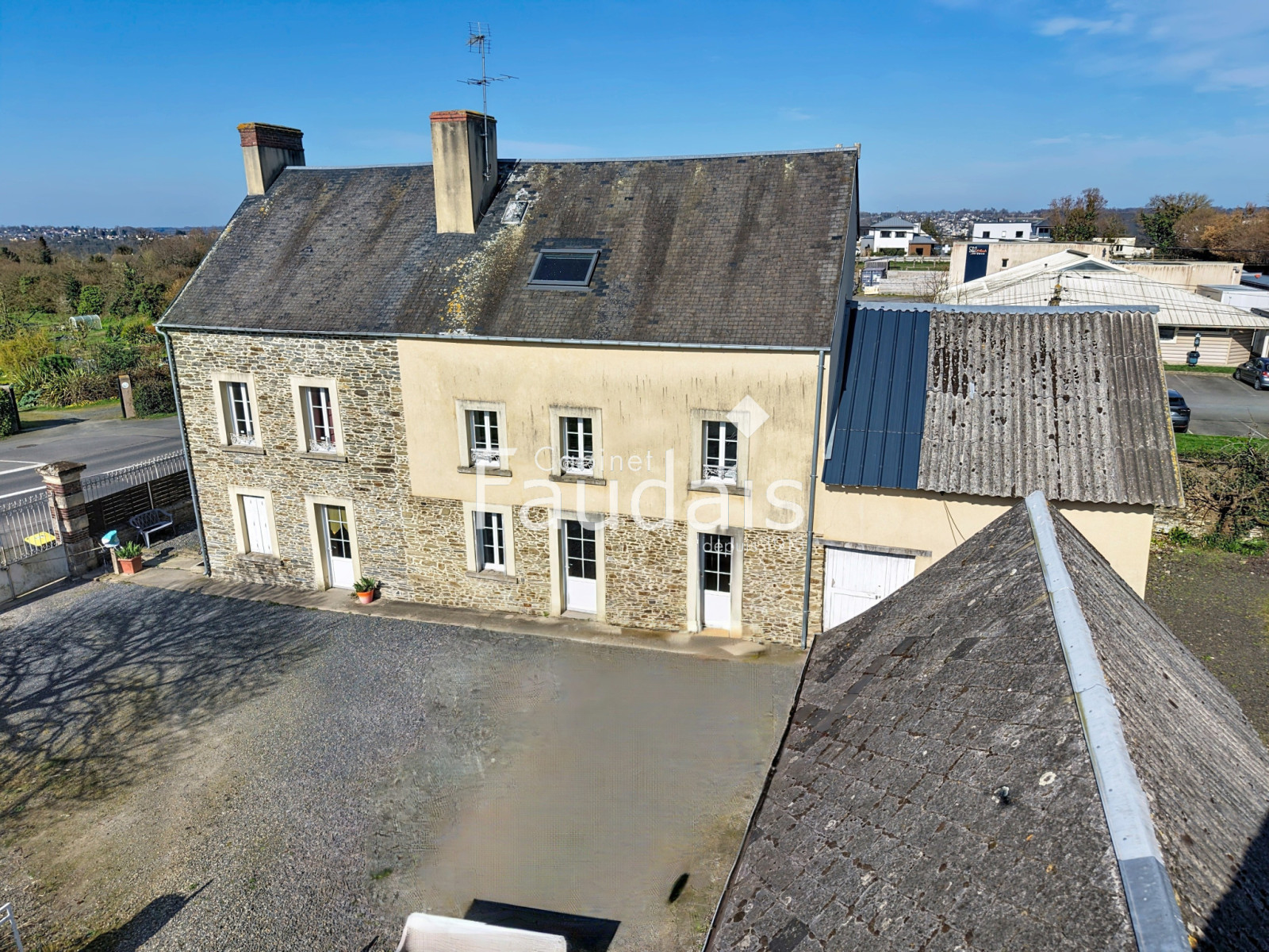 
                                                Vente
                                                 Longère en pierre SAINT-LO 