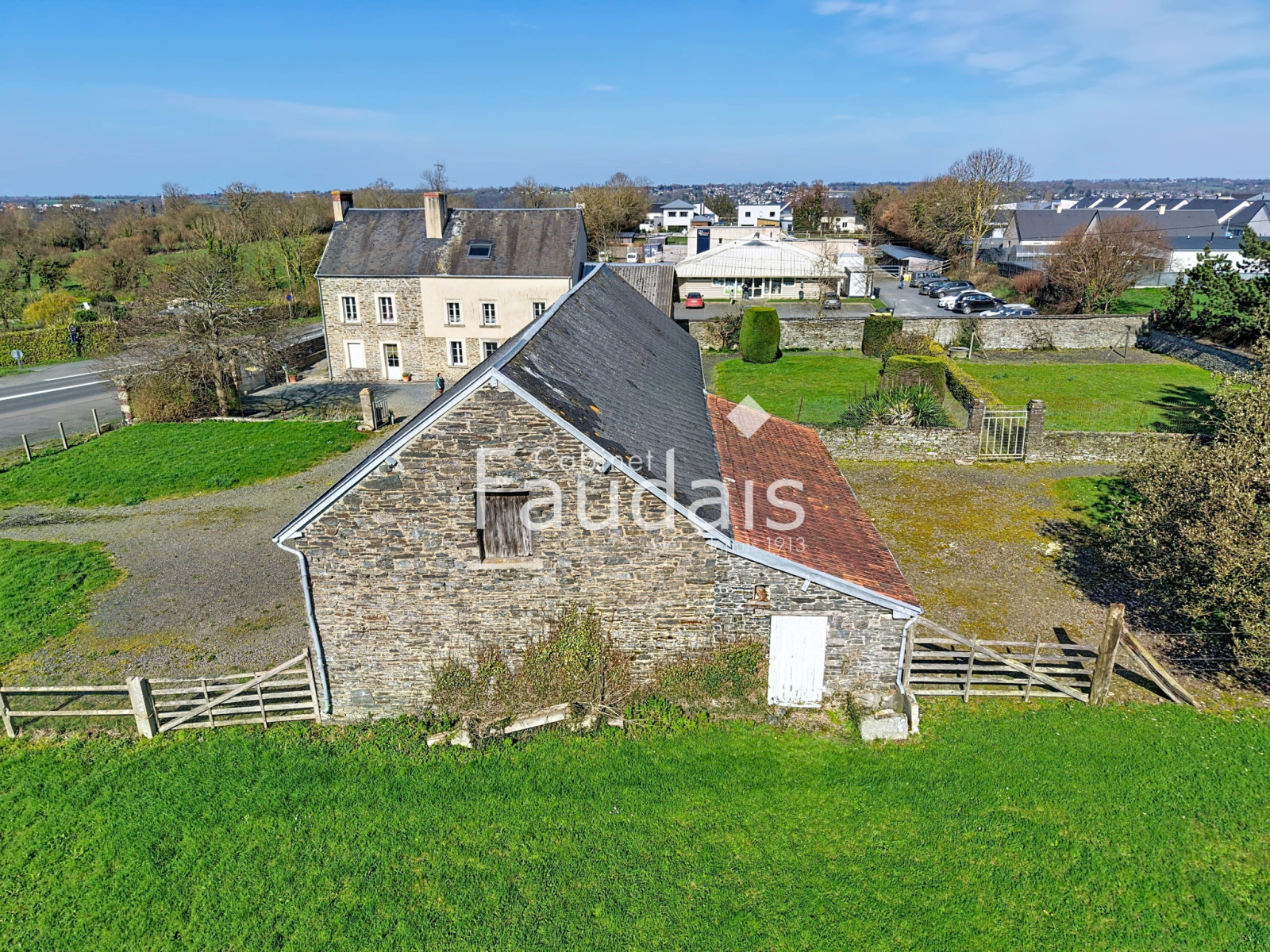 
                                                Vente
                                                 Longère en pierre SAINT-LO 