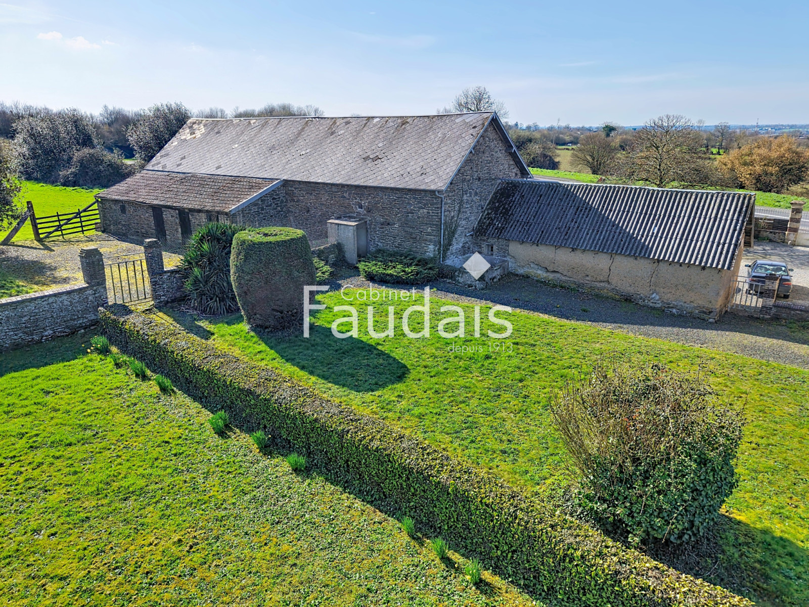 
                                                Vente
                                                 Longère en pierre SAINT-LO 