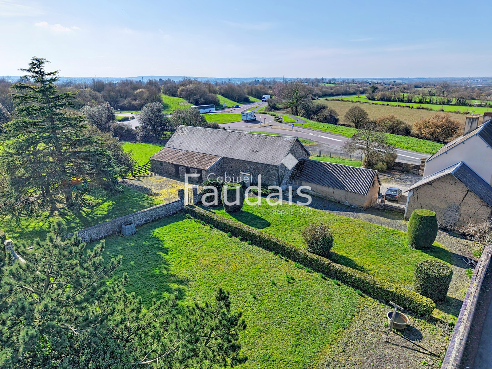 
                                                Vente
                                                 Longère en pierre SAINT-LO 