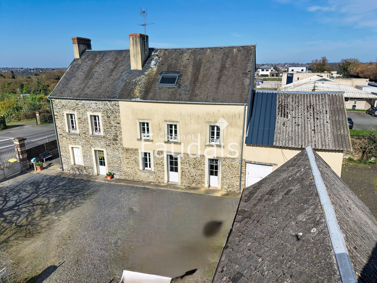 
                                                Vente
                                                 Longère en pierre SAINT-LO 