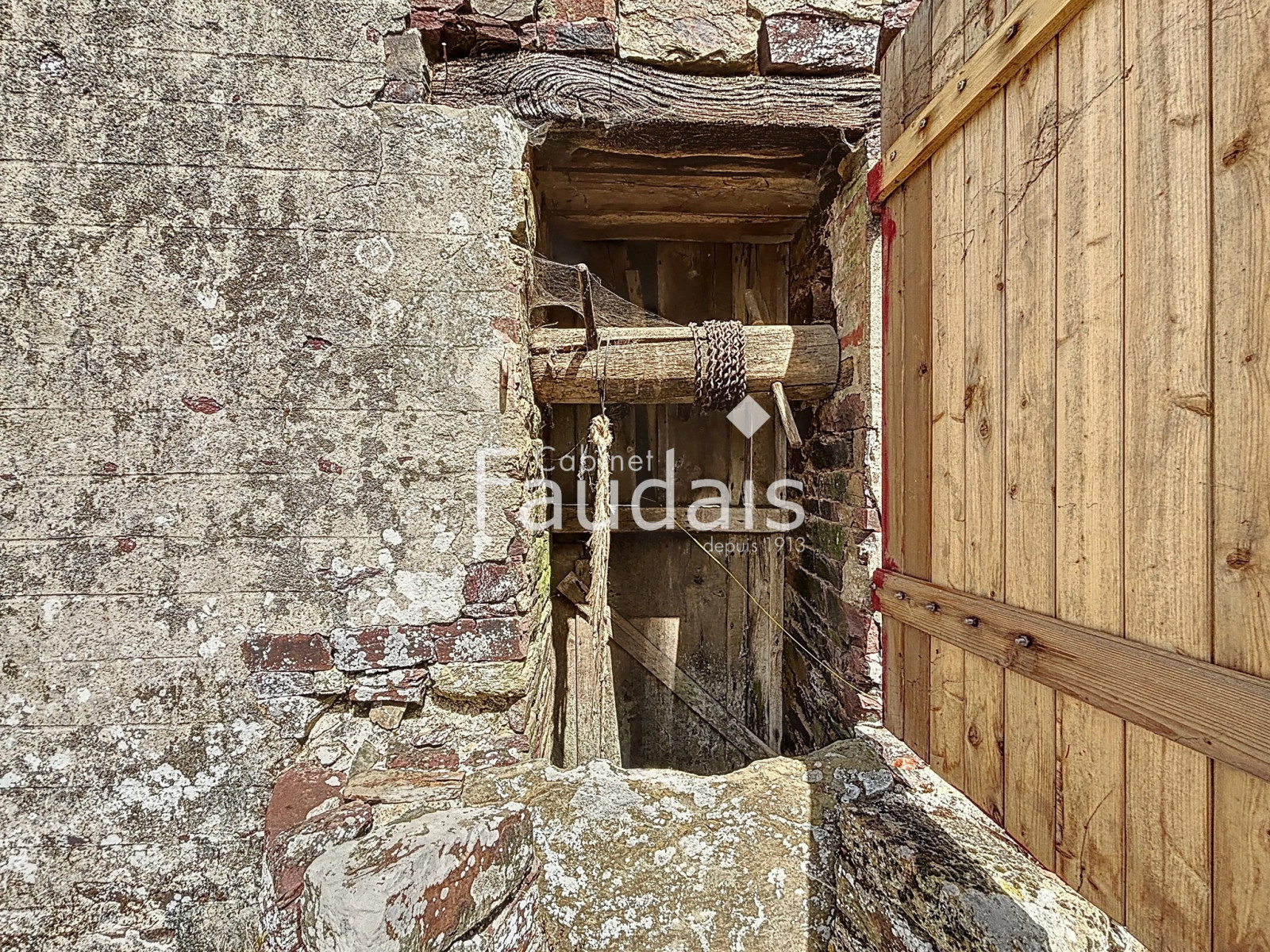 
                                                Vente
                                                 LONGERE RENOVEE CONDE SUR VIRE - 10 MIN DE ST LO