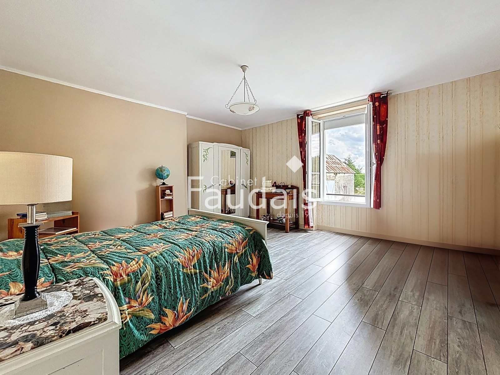 
                                                Vente
                                                 LONGERE RENOVEE CONDE SUR VIRE - 10 MIN DE ST LO