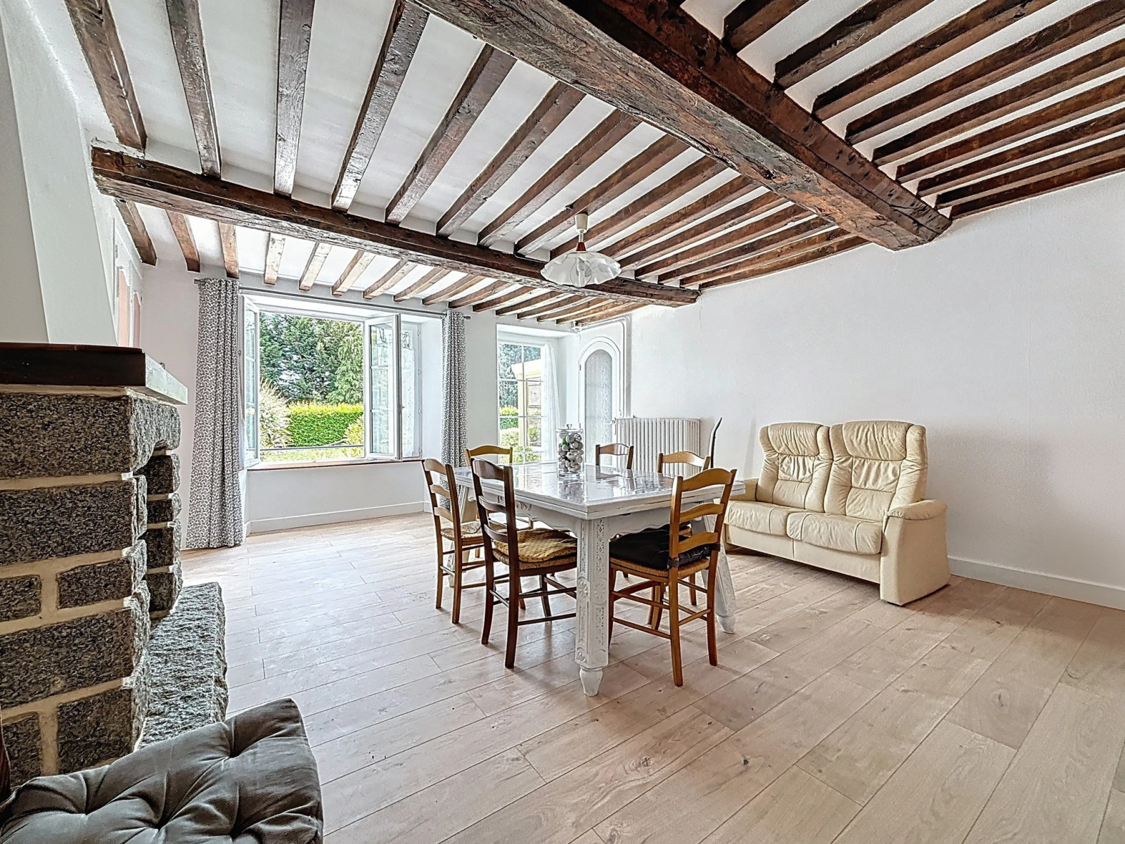 
                                                Vente
                                                 LONGERE RENOVEE CONDE SUR VIRE - 10 MIN DE ST LO