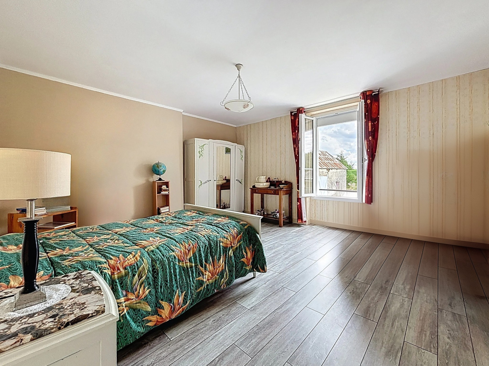 
                                                Vente
                                                 LONGERE RENOVEE CONDE SUR VIRE - 10 MIN DE ST LO