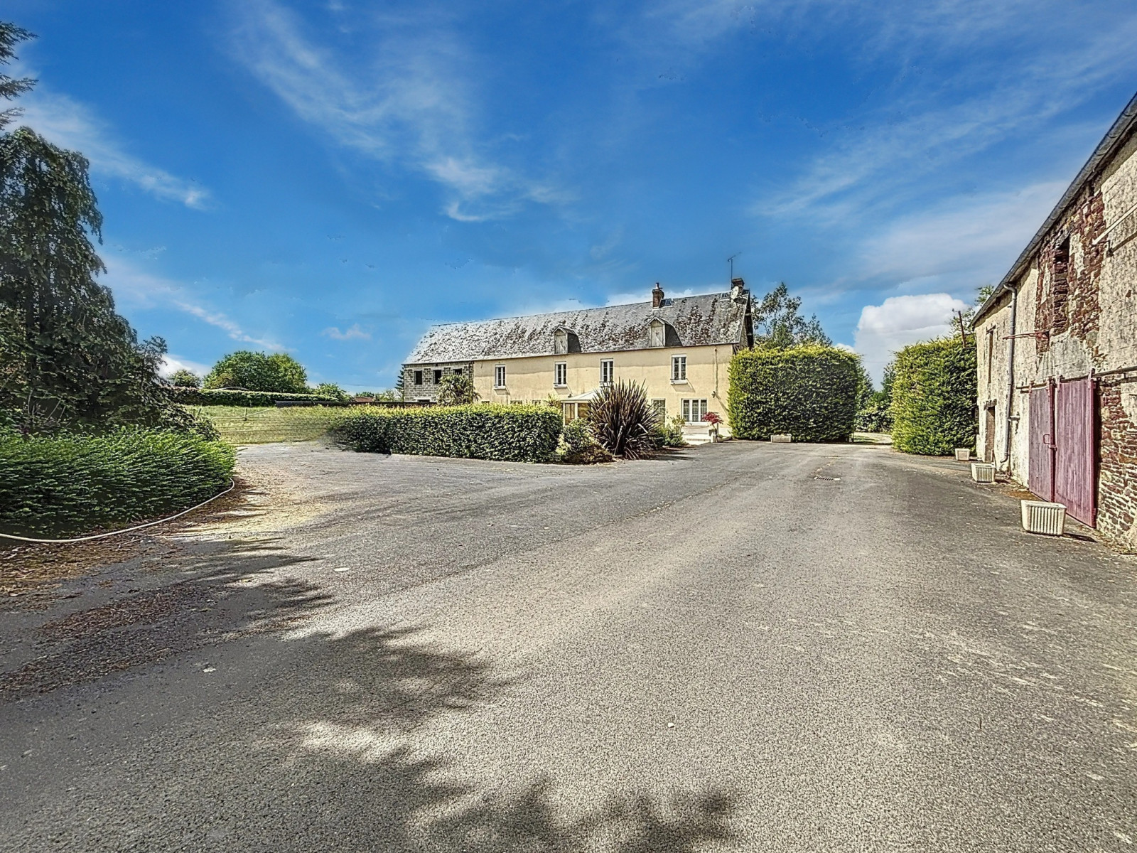 
                                                Vente
                                                 LONGERE RENOVEE CONDE SUR VIRE - 10 MIN DE ST LO