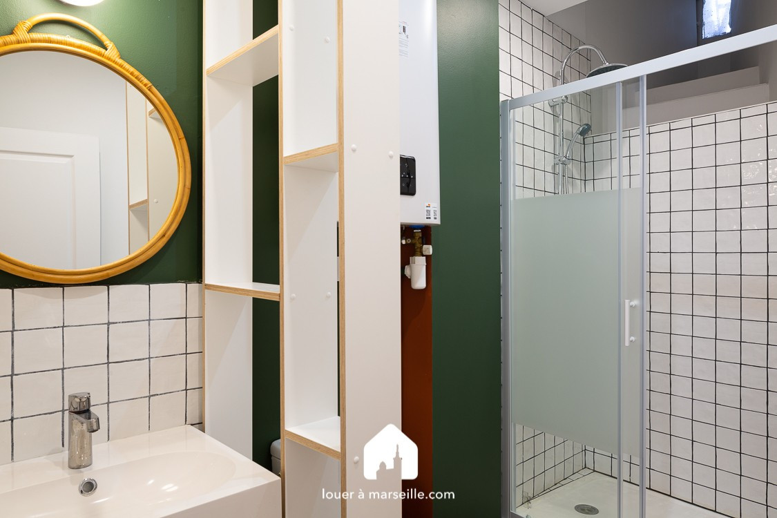 
                                                Location
                                                 Lorette