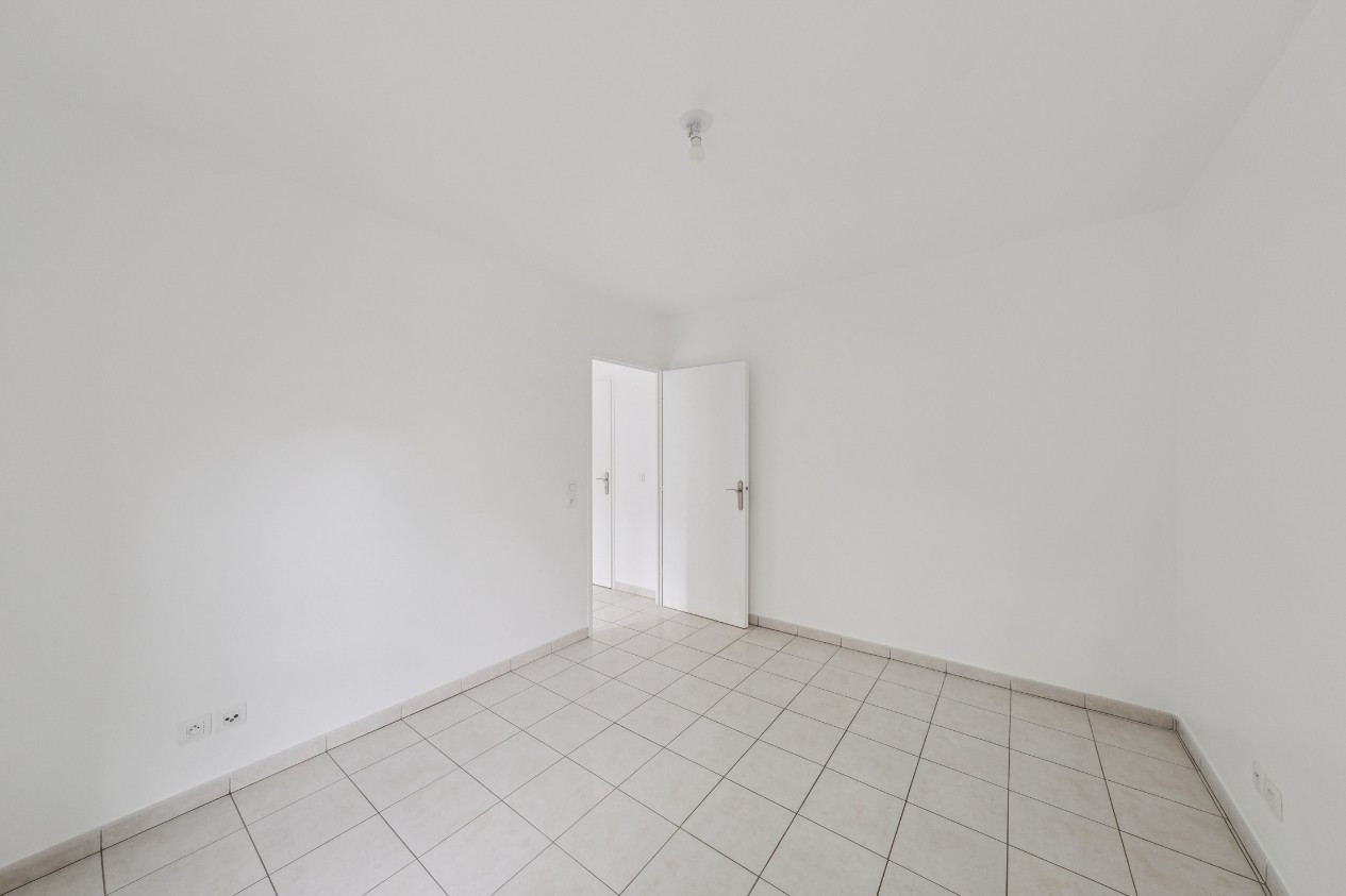 
                                                Vente
                                                 Lot 02 St Denis