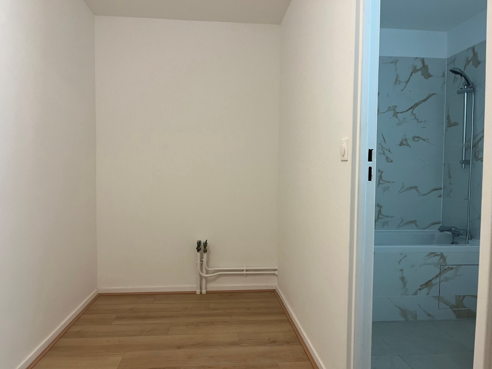 
                                                Vente
                                                 lot 101 Noisy-le-Grand