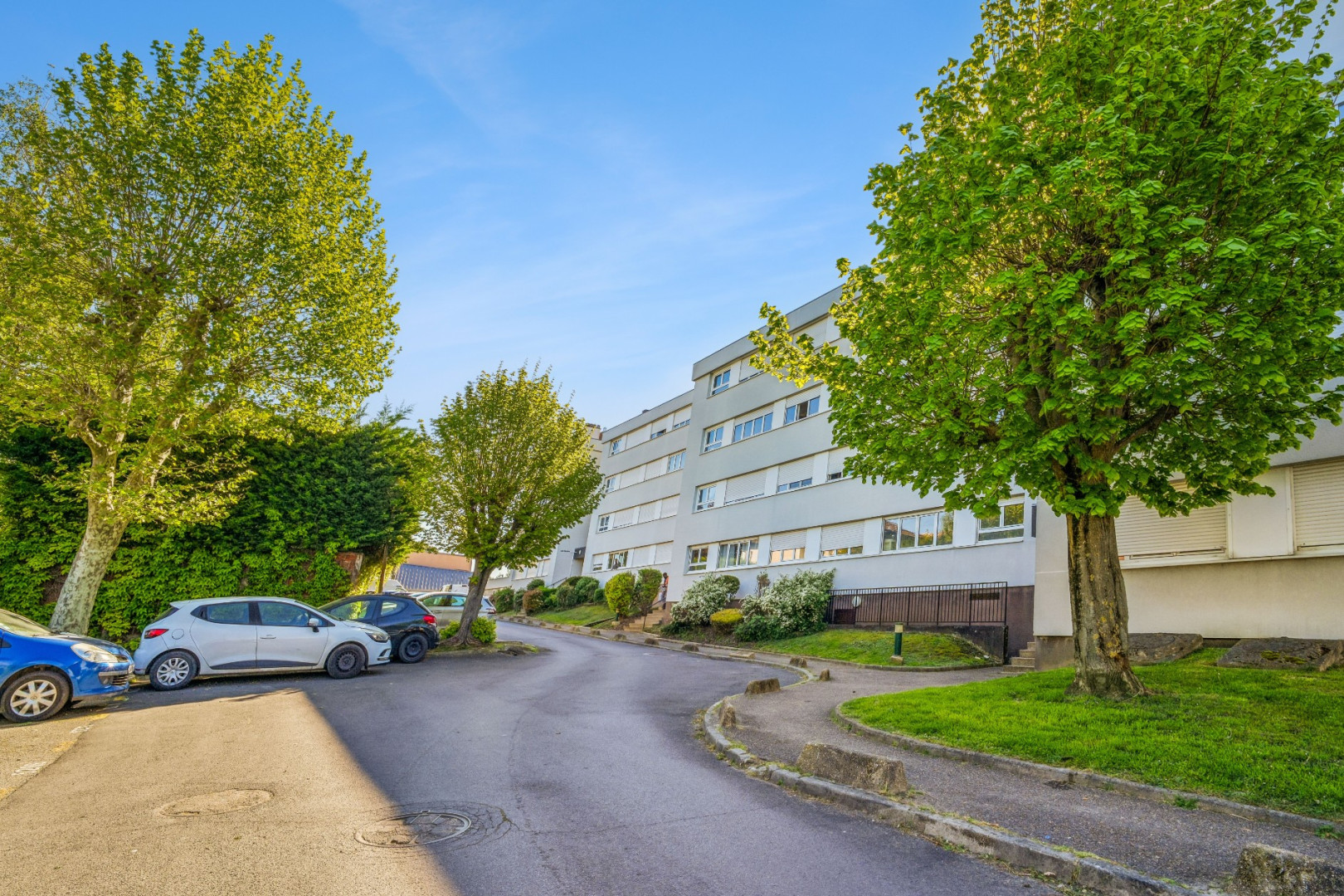
                                                Vente
                                                 lot 101 Noisy-le-Grand