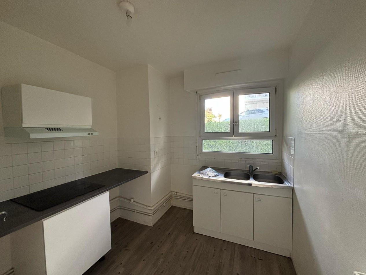 
                                                Vente
                                                 lot 121 Noisy-le-Grand