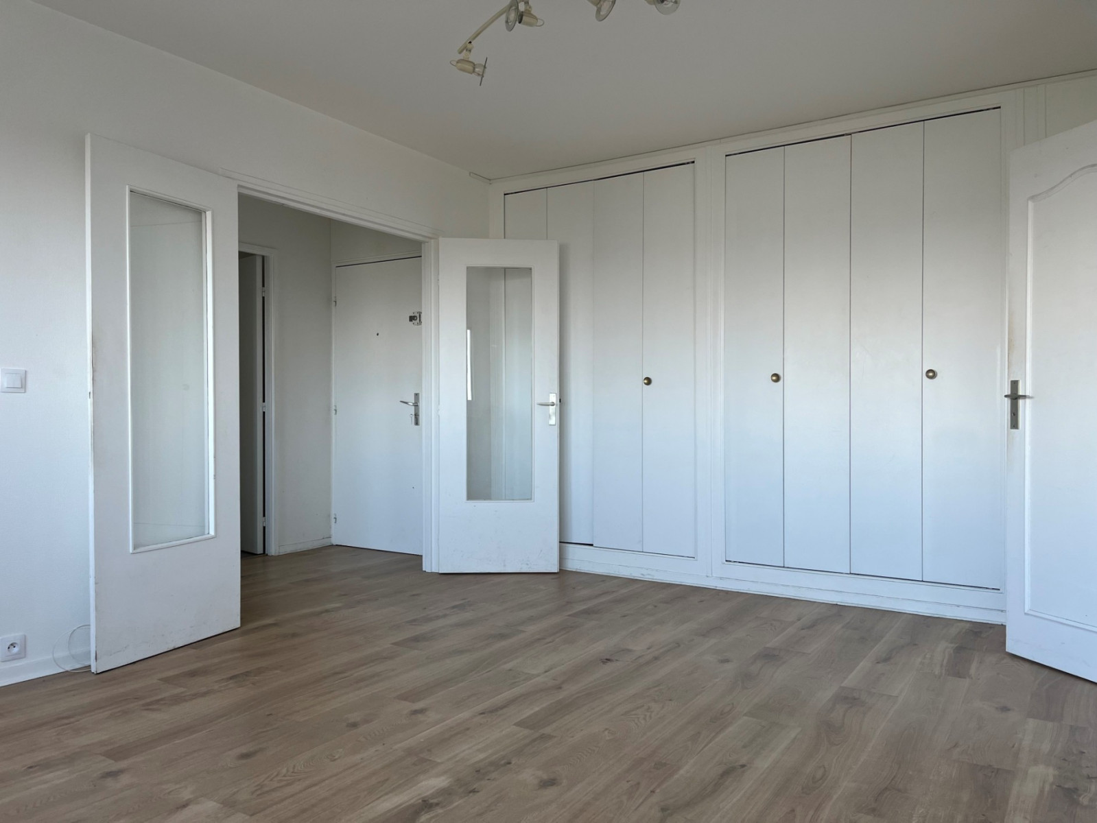 
                                                Vente
                                                 lot 131 Noisy-le-Grand