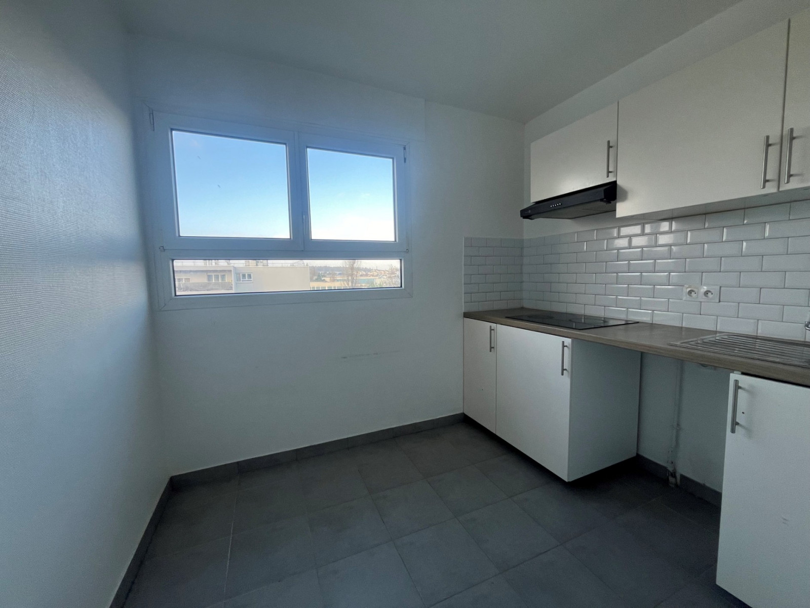 
                                                Vente
                                                 lot 131 Noisy-le-Grand