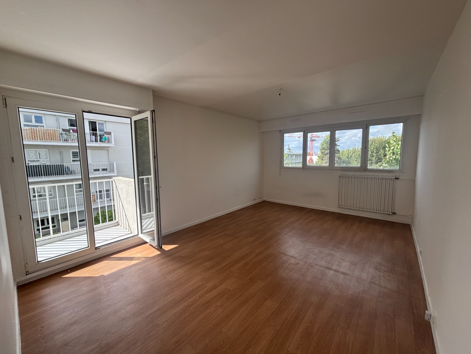 
                                                Vente
                                                 lot 210 Noisy-le-Grand