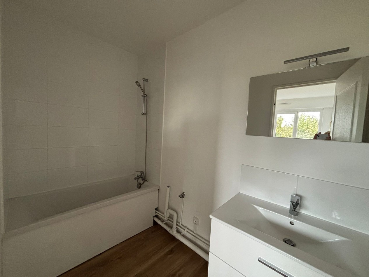 
                                                Vente
                                                 lot 211 Noisy-le-Grand