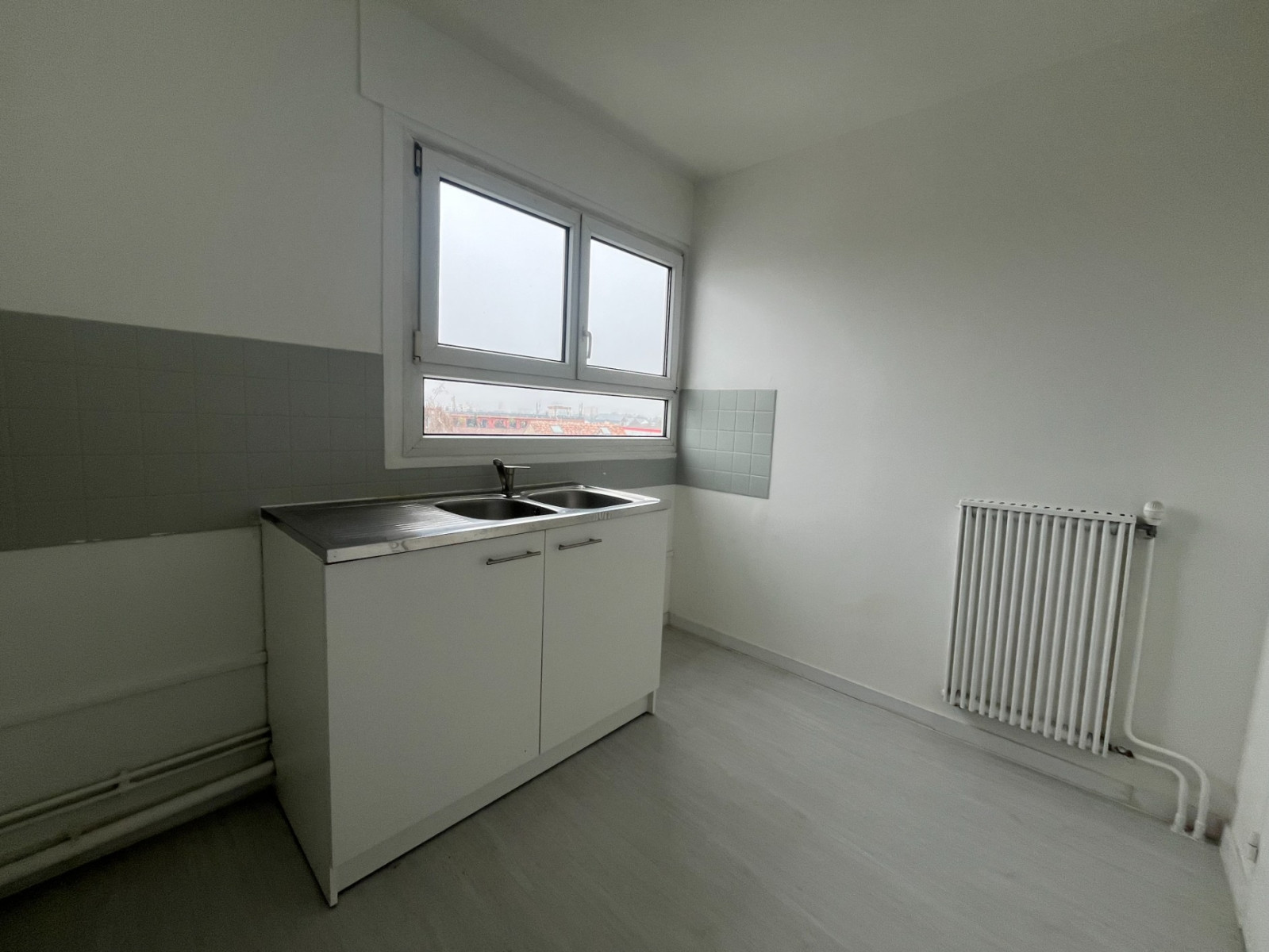 
                                                Vente
                                                 lot 215 - Noisy-le-Grand